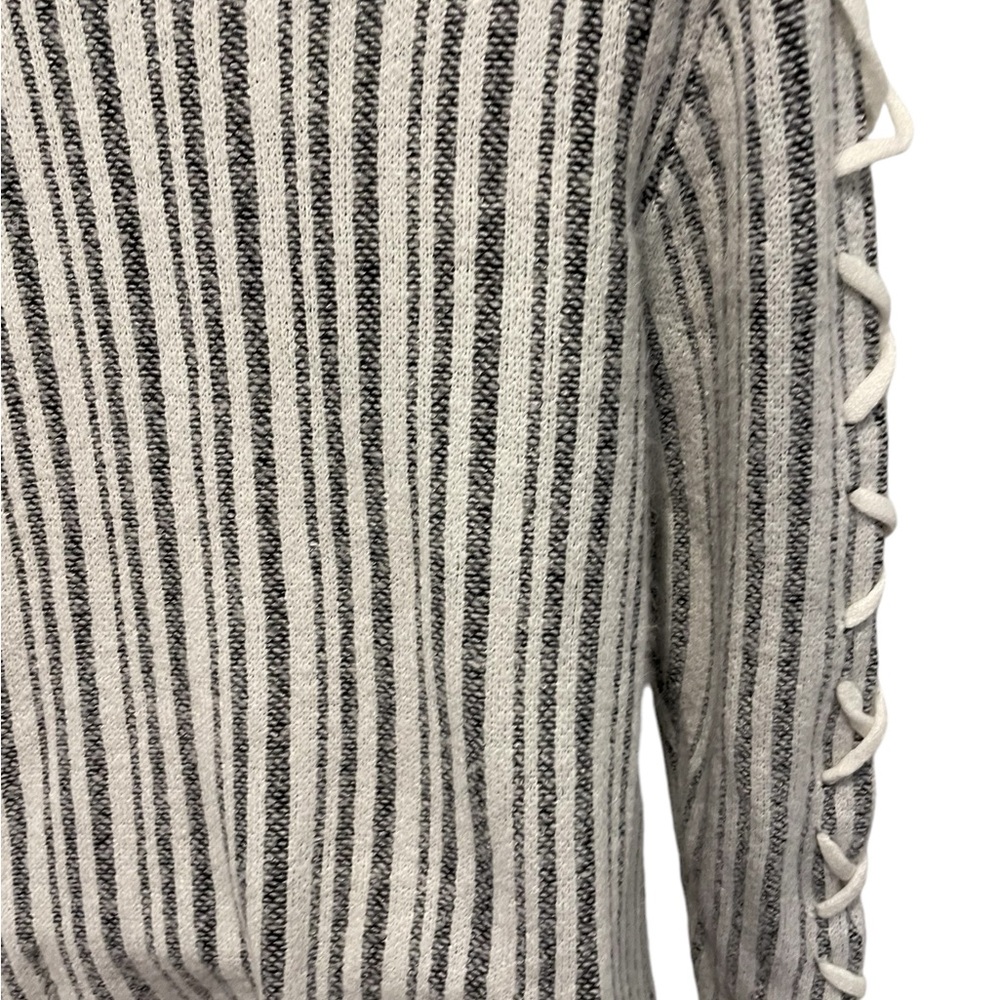 ROCK & REPUBLIC Women’s Striped Long Sleeve Sweater Size Medium - Picture 12 of 15
